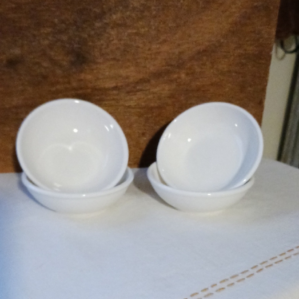 Elegant White Ceramic Bowls Set